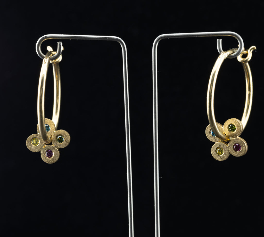 Ohrschmuck aus 750/000 Gold und bunten Brillanten