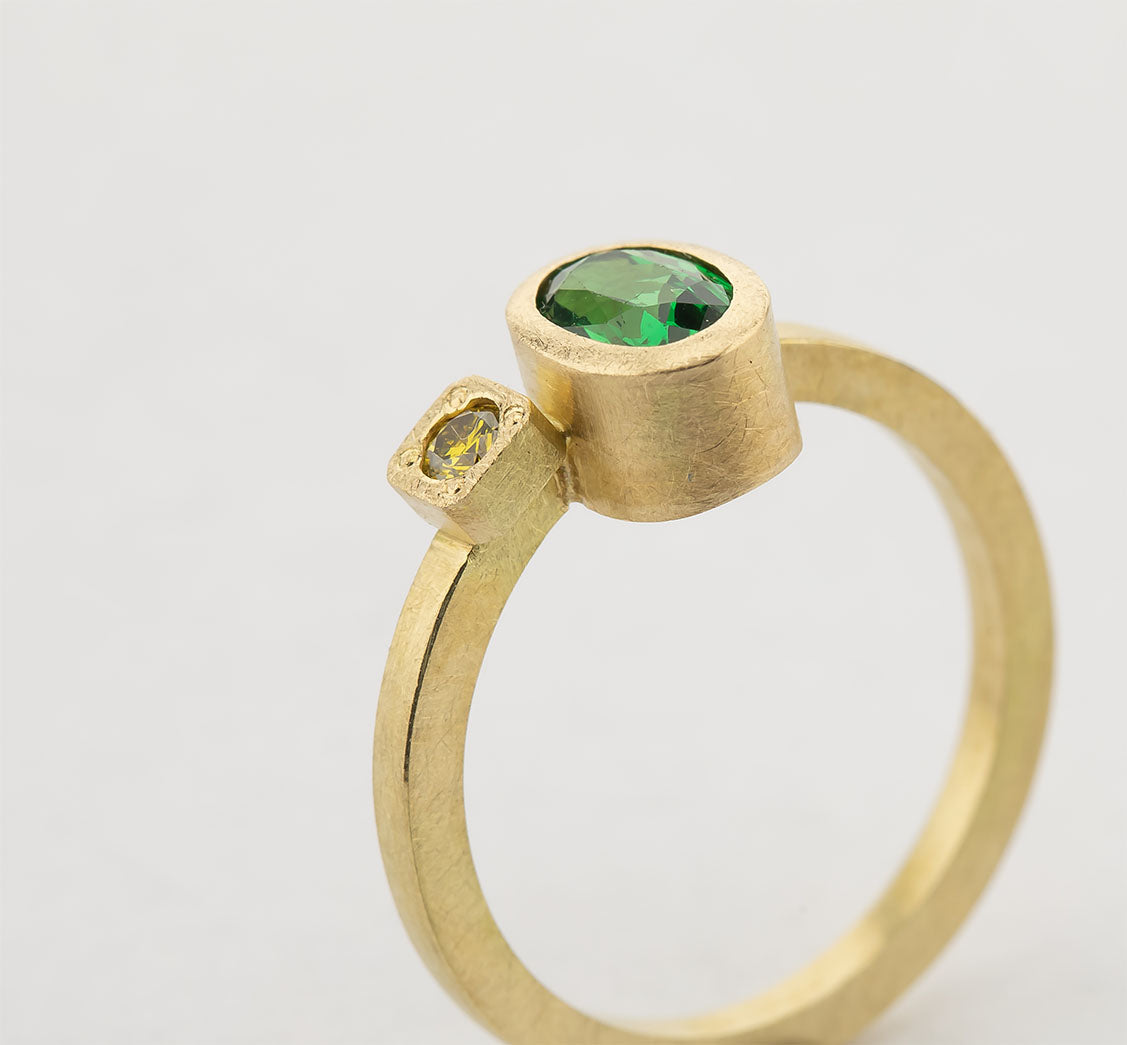 Ring, Tsavorit, gelber Brillant, 750/000 Gold
