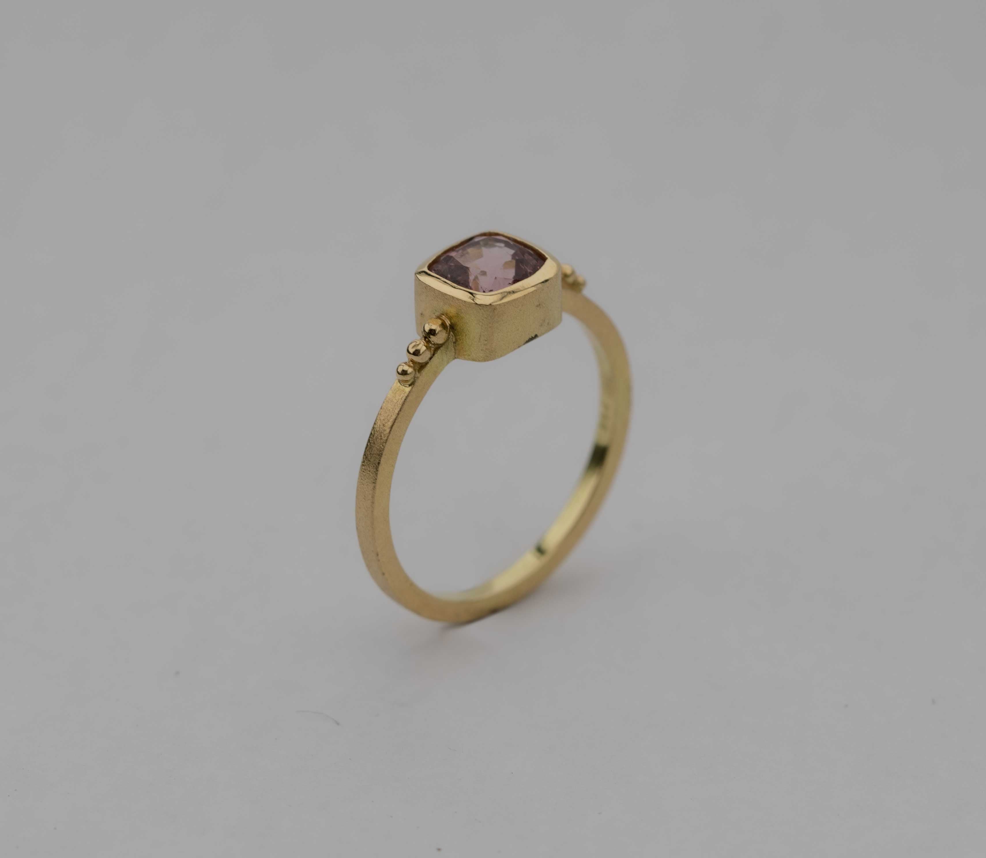 Ring Malaya-Granat & Gold